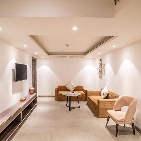 Juesta Residences - Aipl Joy Street, Гургаон Экстерьер фото