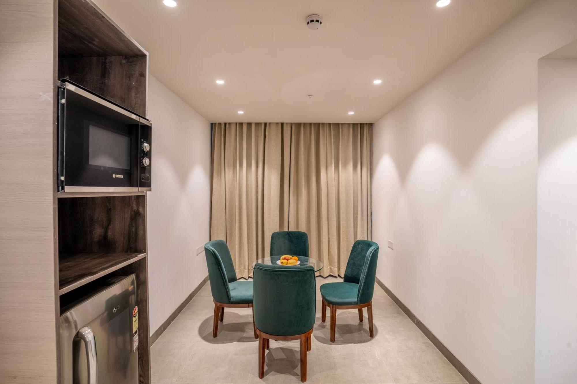 Juesta Residences - Aipl Joy Street, Гургаон Экстерьер фото
